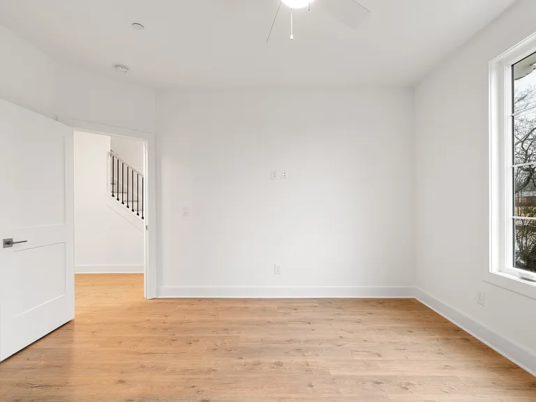 172 Leggo Ave — Photo 8