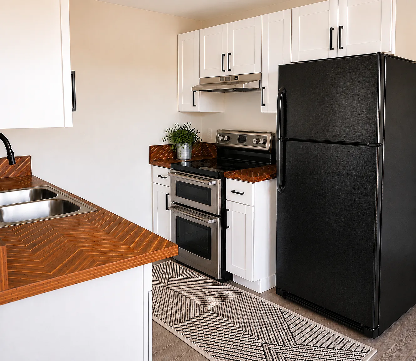 3 bed, 1.5 bath, 1100 sqft, $2,450 — Photo 4