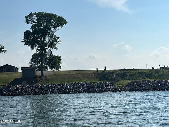 5th image of 294 S Lake Dr