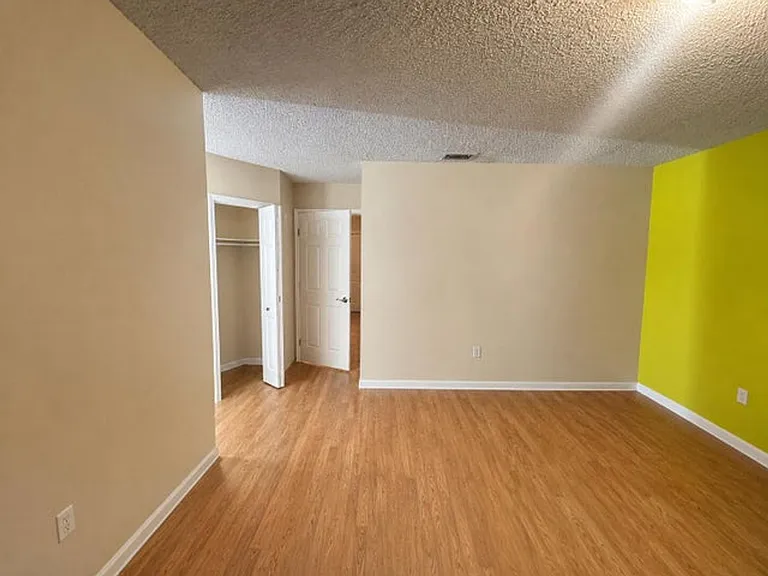 11862 SW 98th Ter — Photo 2
