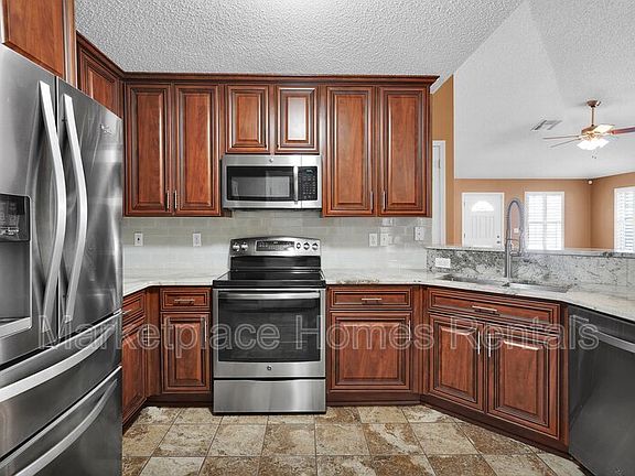 3rd image of 7332 Ironside Ct