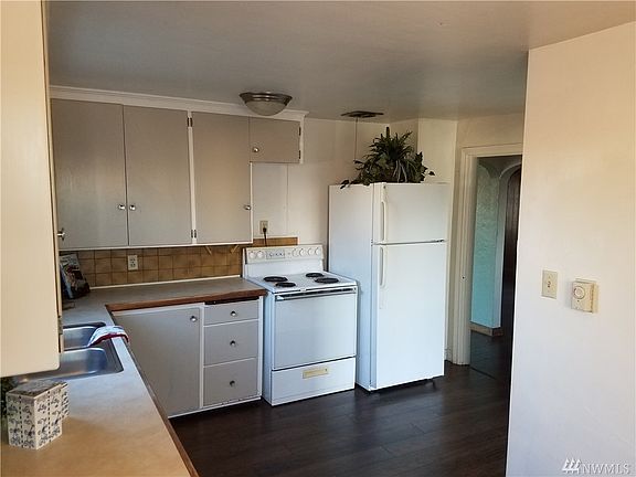 5th image of 7406 S Puget Sound Ave