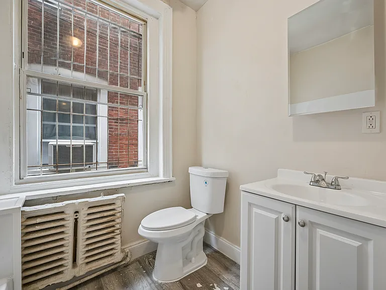 212 N 52nd St #2R — Photo 10