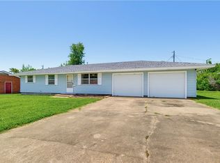 920 N 11th St, Rogers, AR 72756