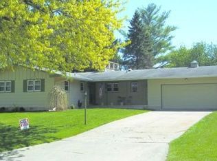 211 Thomas Dr, Marshalltown, IA 50158