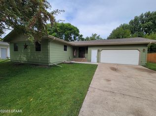 3302 Cherry Lynn Dr, Grand Forks, ND 58201