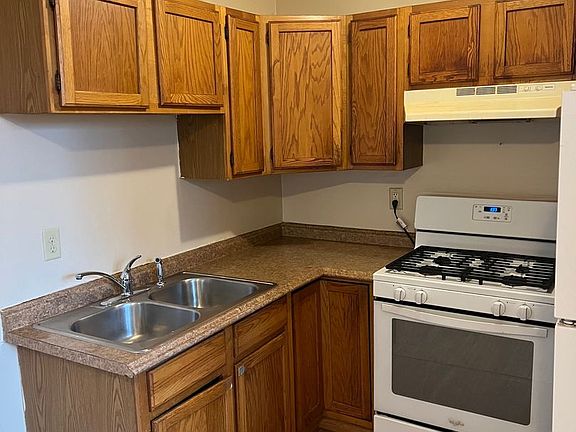 3rd image of 269 Oxford St N #5