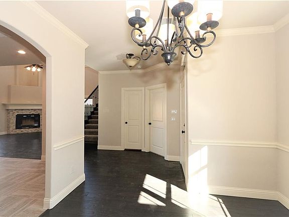5th image of 3805 Eugene Ct N
