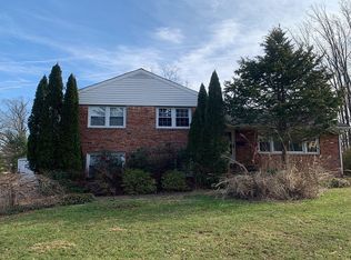 7131 Idylwood Rd, Falls Church, VA 22043