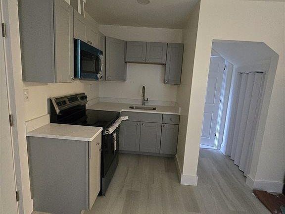 4th image of 930 S Franklin St Floor 2