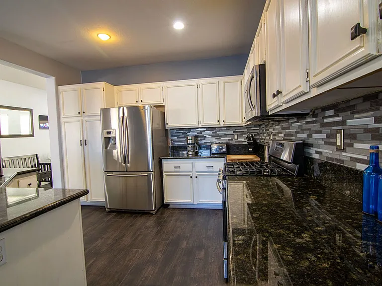 13411 Hawthorn Ave — Photo 9