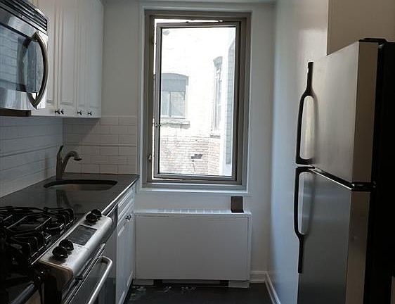 5th image of 444 E 82nd St APT 8U