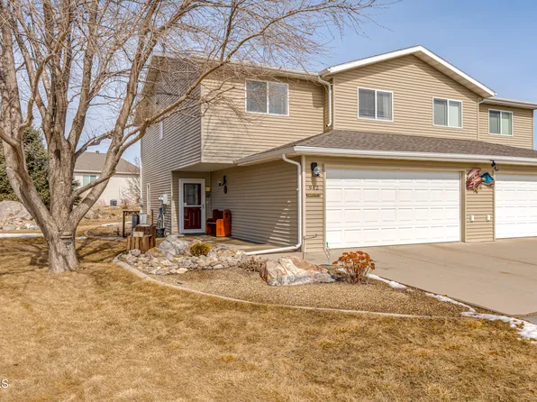 942 Canada Ave, Bismarck, ND 58503