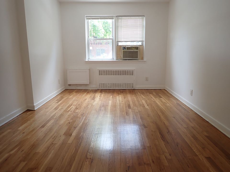 1st image of 900 E 58th St Floor 1