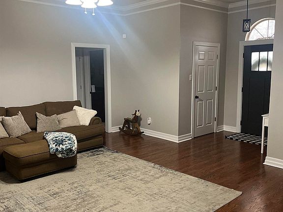 4th image of 102 Stephanie Dr