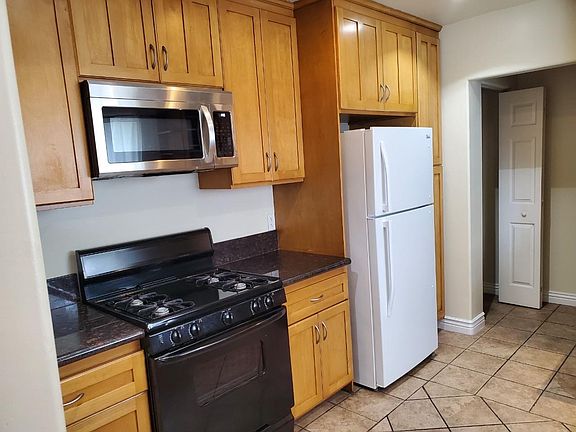 3rd image of 5008 Rosewood Ave #A
