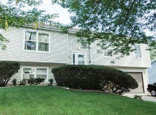 347 Somerset Dr, Streamwood, IL