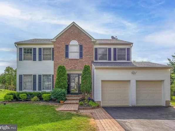 5 Bolton Cir, Newtown, PA 18940