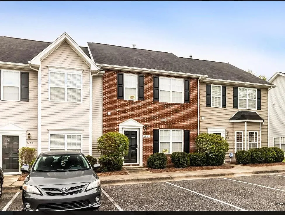 3 bed, 2.5 bath, 1540 sqft, $1,800 — Photo 2