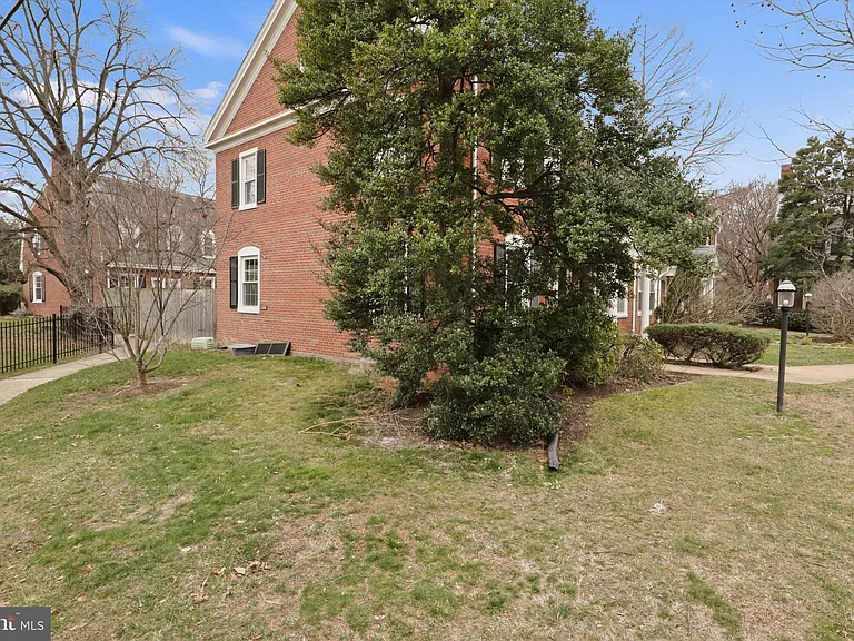 3263 S Stafford St — Photo 32