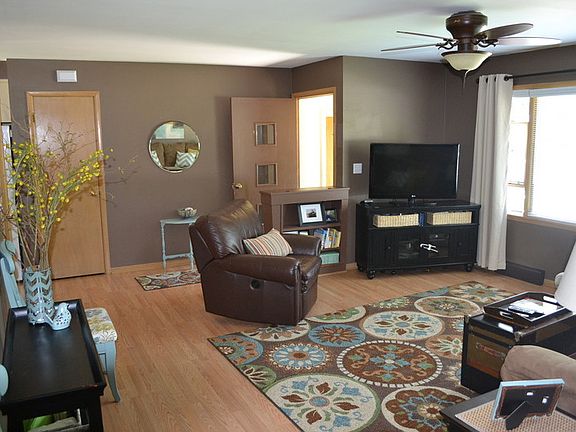 4th image of 530 Chaplin Ct