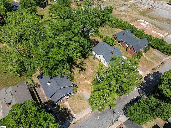 5th image of 14 Woodfin Ave