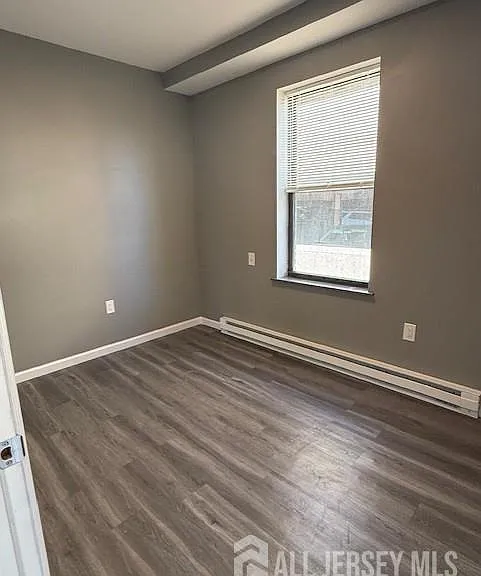 439 Barclay St — Photo 3