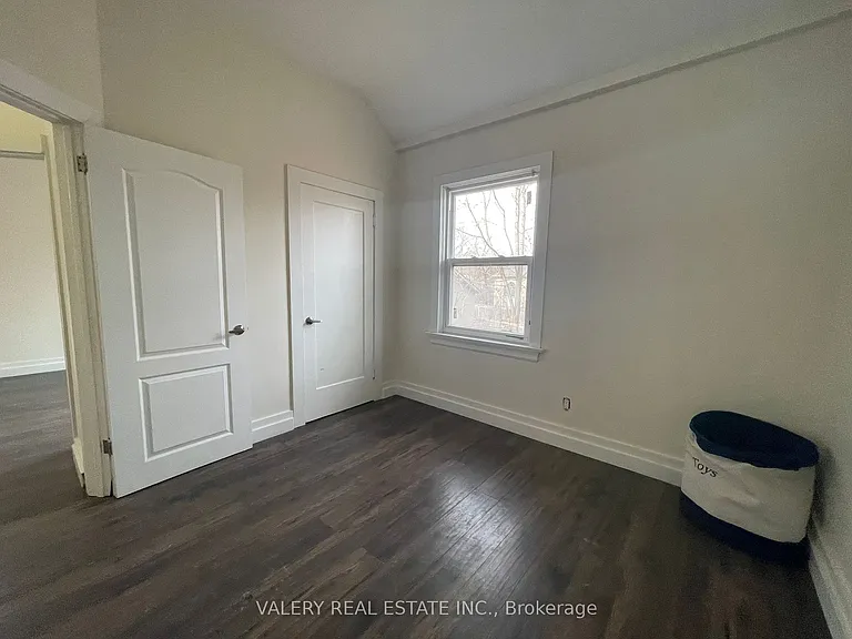 1561 Hurontario St #1 — Photo 19