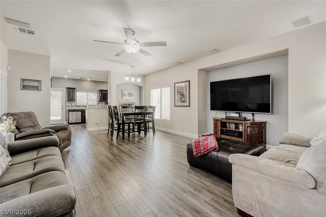 3 bed, 2.5 bath, 2196 sqft, $2,500 — Photo 4