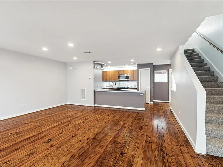 6947 Ardmore St — Photo 7