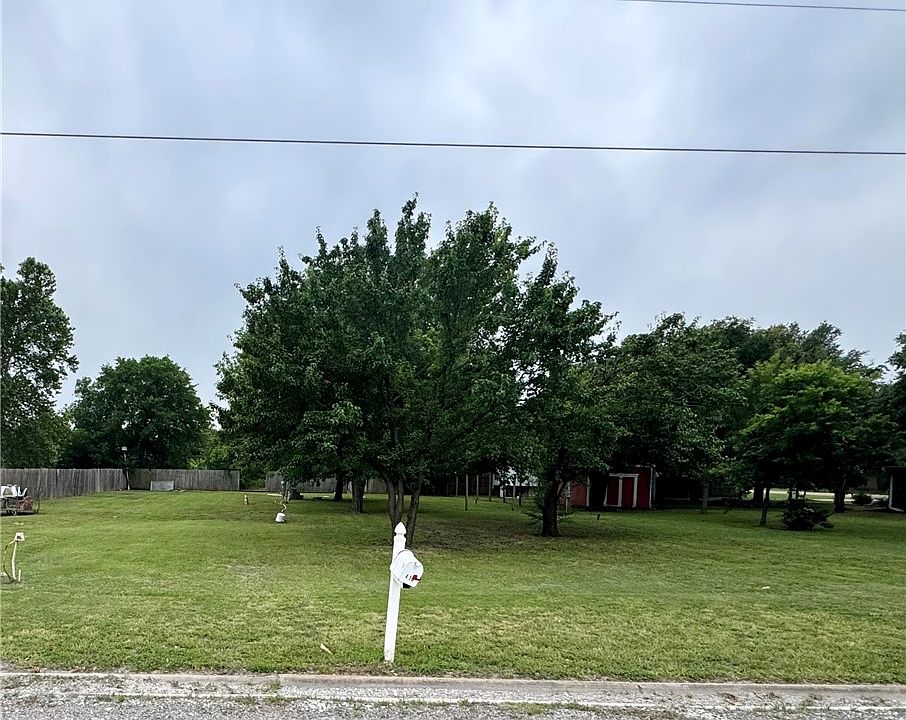 1st image of 418 Lyndon Dr