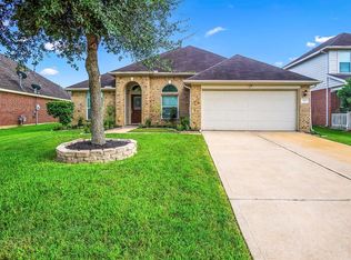 915 Grafton Garden Ln, Fresno, TX 77545