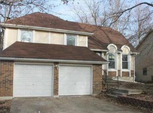 1900 E Sleepy Hollow Dr, Olathe, KS 66062