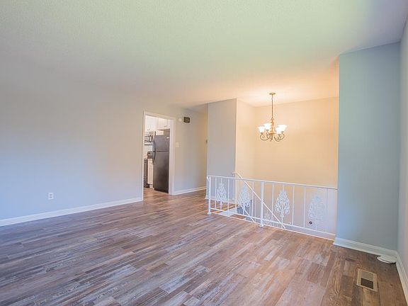 4th image of 2105 Greendale Dr NE