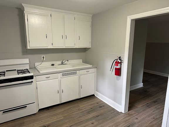 3rd image of 114 Park Ave Floor 2