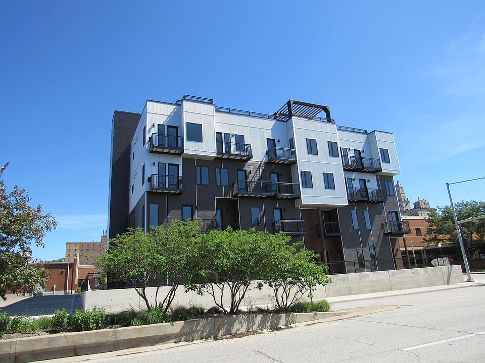 1st image of 104-400 W River Dr #104