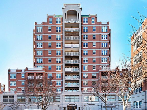 4th image of 50 Oceana Dr W APT 6C