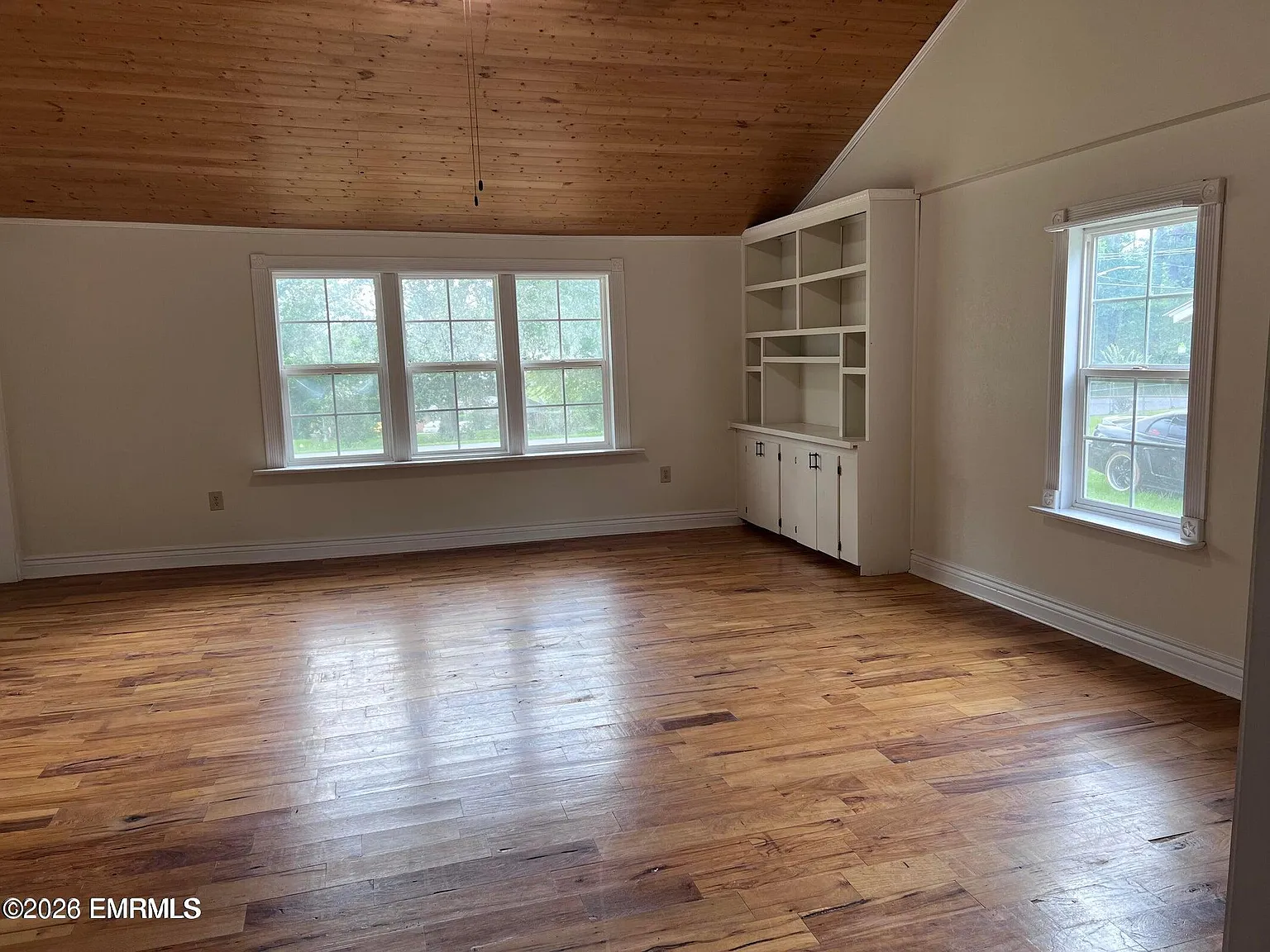 2 bed, 1.0 bath, $1,200 — Photo 3