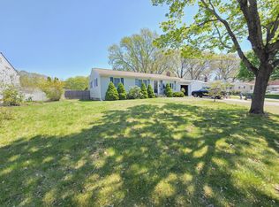 128 Moccasin Dr, Warwick, RI 02889