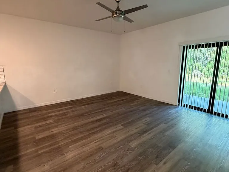1095 Highlands Rd — Photo 10