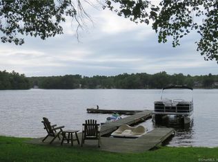 4 Clarence Dr, Thompson, CT 06277