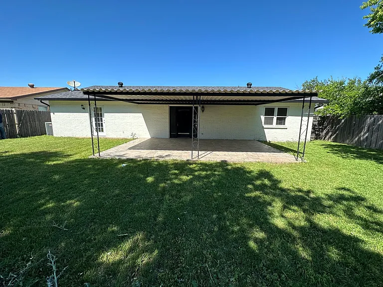 400 Wallace Dr — Photo 10