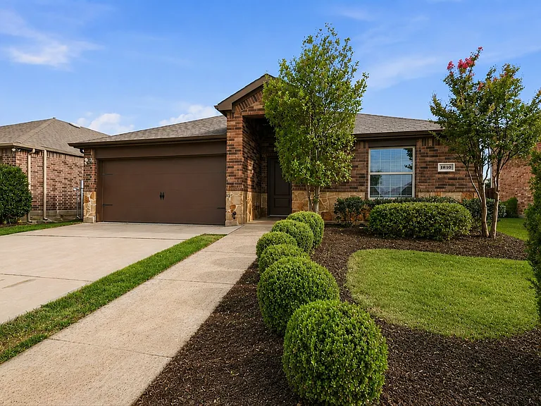 1810 Aslynn Cir — Photo 1
