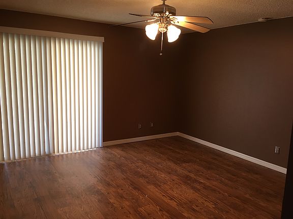 Master bedroom 14x15ft