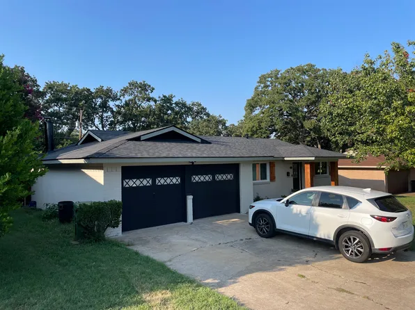 616 W Redbud Dr, Hurst, TX 76053