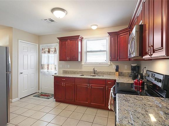 4th image of 2220-22 Mendez St