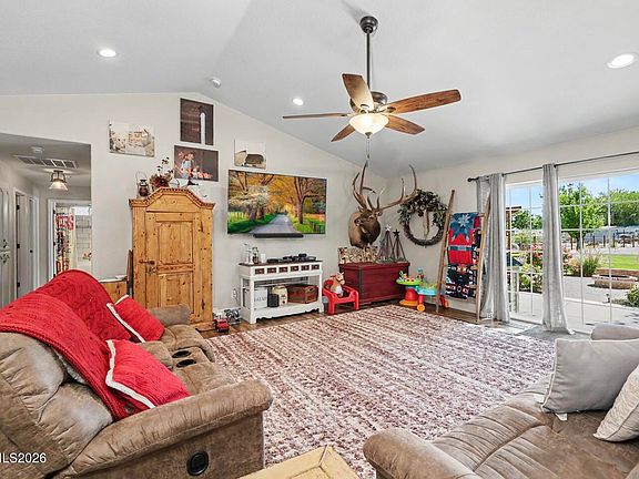 5th image of 1085 Rosewood Dr