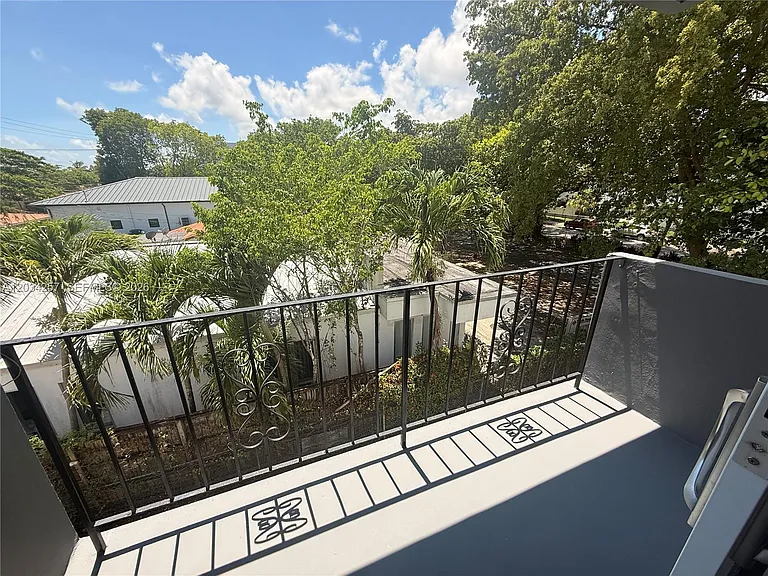 1860 SW 22nd St #11 — Photo 1