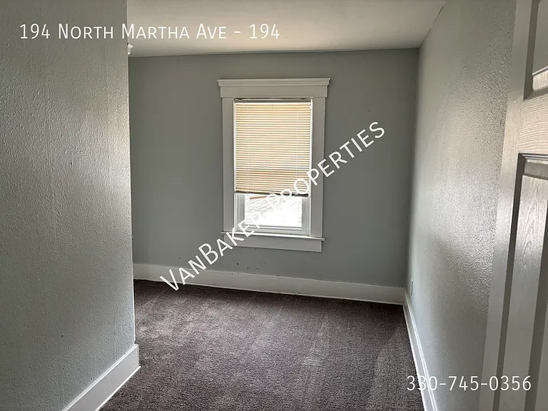 194 N Martha Ave #194 — Photo 5