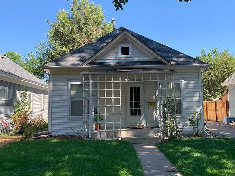 330 E Plum St — Photo 1